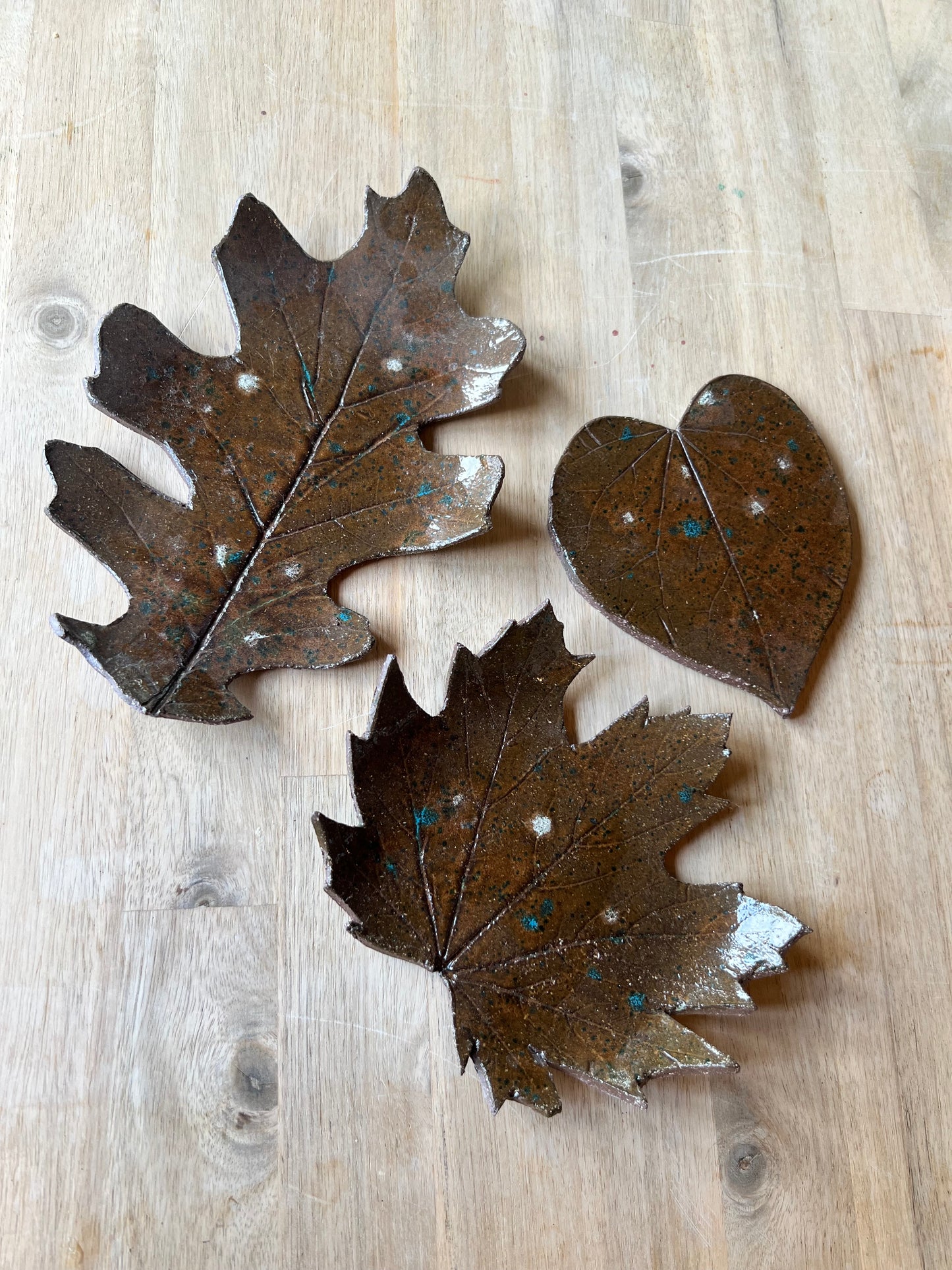 Set of 3 ceramic leaf coasters